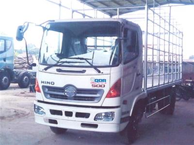 Xe tải Hino 5,4 tấn chở gia cầm thùng dài 5,6m